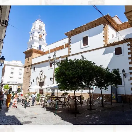 Bonito Y Luminoso Piso En Centro Historico De * Cadiz